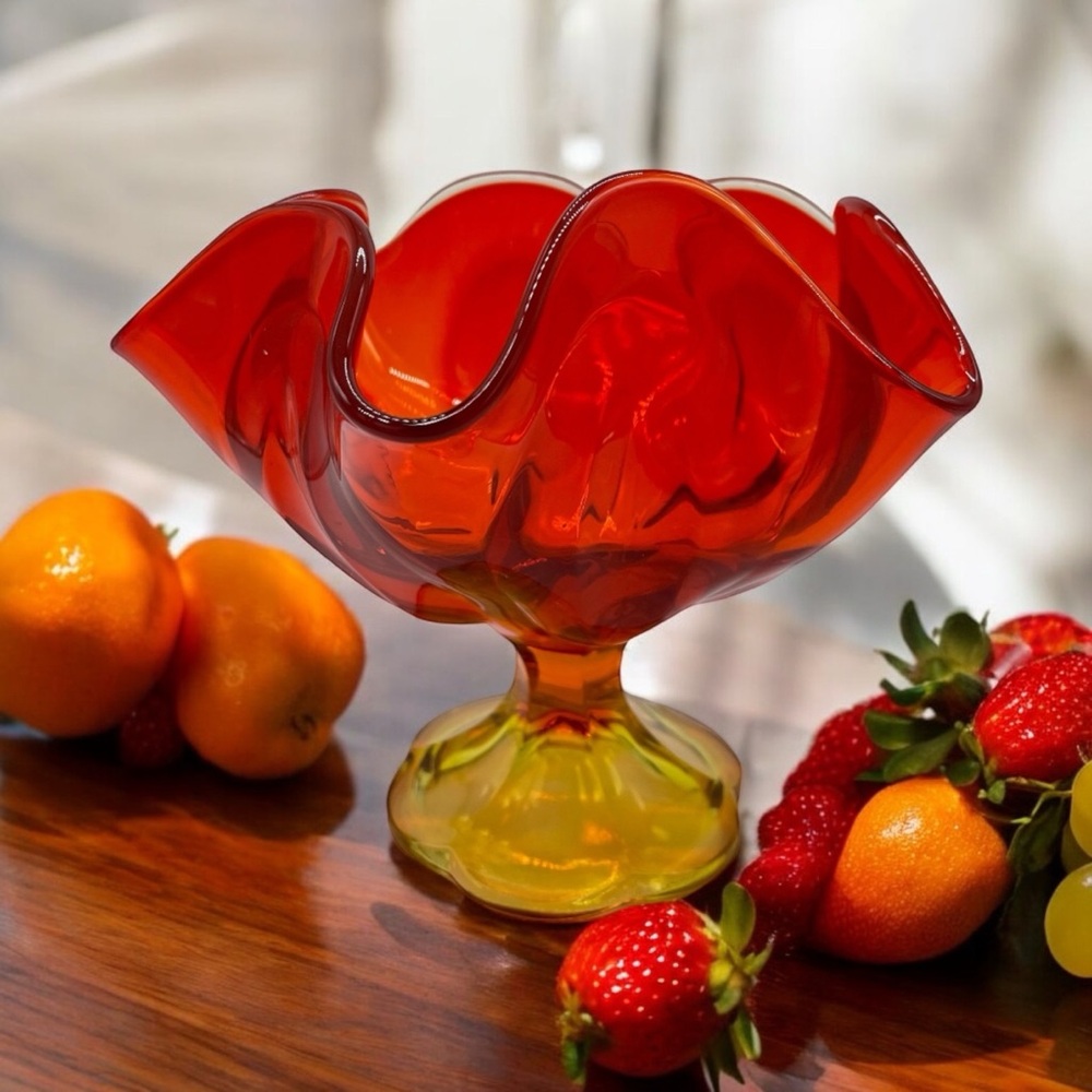 Vintage ~ L.E. Smith Glass ~ Simplicity 6 Petal Footed Vase ~ Amberina Flame - Picture 6 of 9